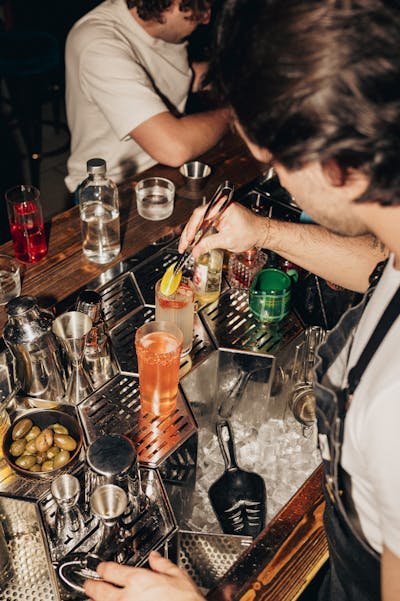 Tout savoir sur les kits cocktail : amusez vos invités!